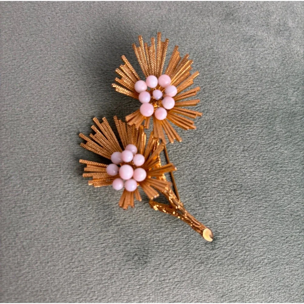 Vintage Gold Tone Flower Brooch Pin‎ Pink Bead Floral Statement Jewelry P121